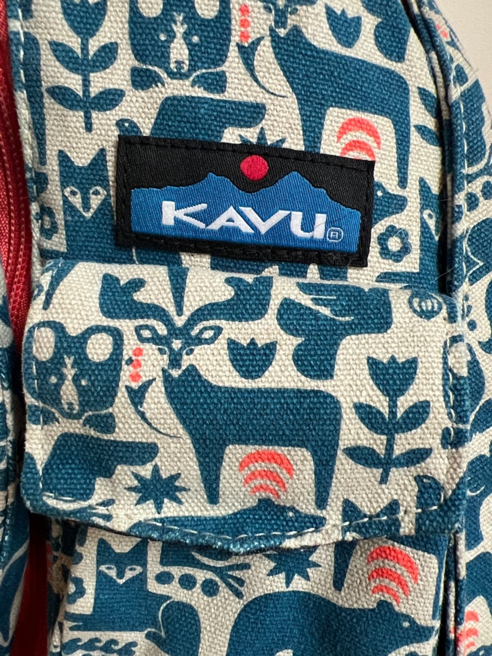 Kavu fable retired Teal, Cream animal bear horse fox  Patterned Sling Belt Bag - Picture 2 of 9
